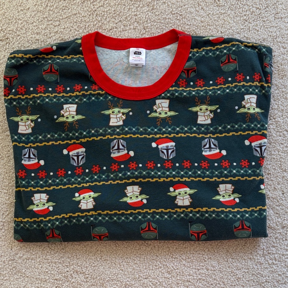 Hanna Andersson Festive Star Wars Long Sleeve PJ Top- Green and Red - Picture 14 of 16